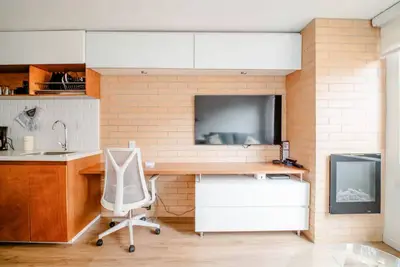 Nice apt with fireplace near the 93 park