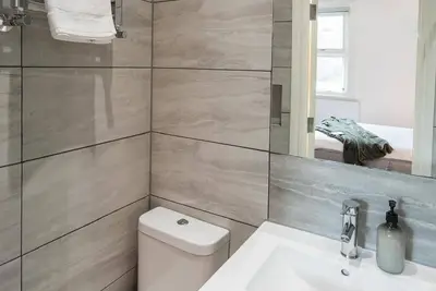 Image de Tree-Line road studio apartment at Kilburn station