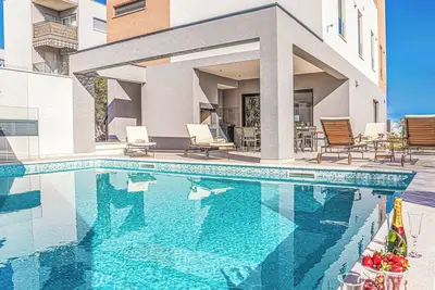 Image de Charming 4-bedroom villa with swimming pool and roof terrace