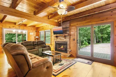 Image de No Neighbors-Peaceful Escape + Fireside Vibes w/ games & vineyards and orchards