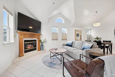 Image de Mavericks Penthouse – Downtown Luxury on Main Street, Half Moon Bay