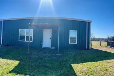 Image de Charming 2-bedroom farmhouse in Lone Oak with WiFi and Ac and Pet Friendly.