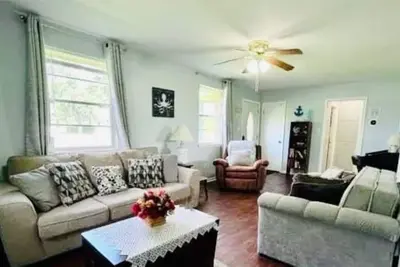 Image de Savannah Home-5 Sleeps- Enmarket Arena, Airport, Downtown, River, Tybee Beach