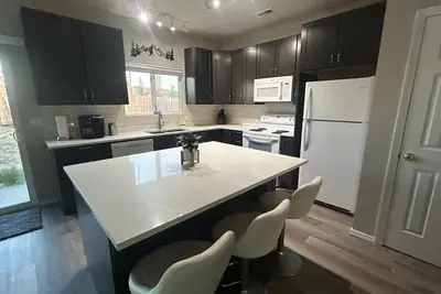 Image de Charming duplex in Nw Redmond, close to everything with peek-a-boo mountain view