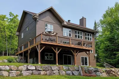 Image de Chalet Le 2467 – Luxury, Nature & Comfort on the Lake, 10 bedrooms 25 Guests