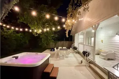 Image de Amazing Austin Gataway 6br4ba: HotTub •Billiards •Patio •Chef Kitchen