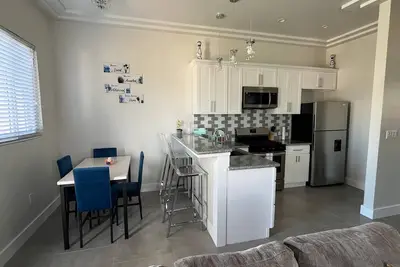 Image de Sunrise luxury charming 1-bedroom apartment fully furnished, all the amenities