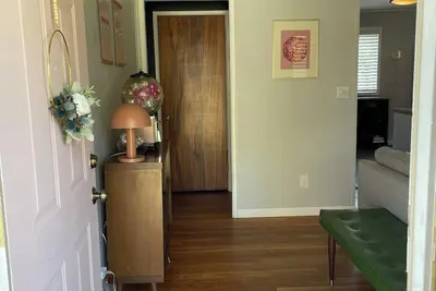 Image de The Violet Villa - Cozy 2 bedroom Benson cutie