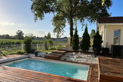 Image de Complexe 10 personnes, piscine chauffée et jacuzzi vue sur vignes