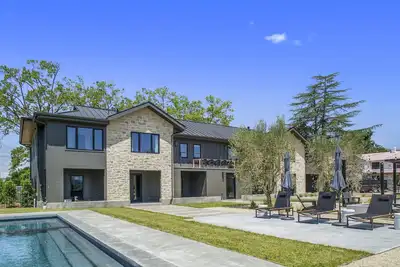 Image de Salmina Estate — Vineyard View Home