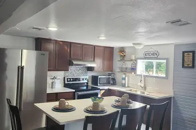 Image de Relax in this country living spacious and serene Historical newly renovated home