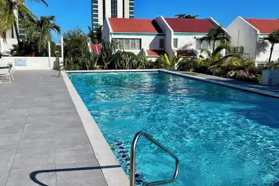 Image de Coastal apartment with pool & near Mullet Bay Beach