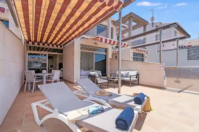 Image de Cozy 2br Retreat With Big Terrace – Peaceful Stay Minutes Away From the Beach