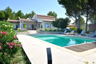 Image de Belle villa provençale au calme avec piscine