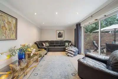 Image de Cosy Home with Garden, Ealing