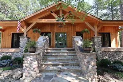 Image de 4 Bedroom Cabin Retreat