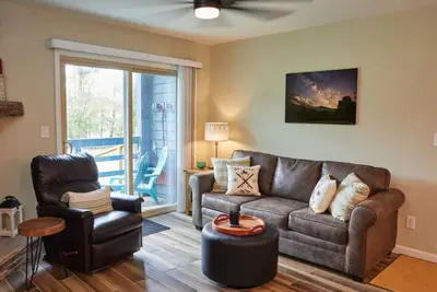 Image de Summit View – Walk to Timberline Mountain ski lifts and lodge!