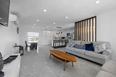 Image de Family Retreat – King Bed, Jacuzzi & Big Backyard