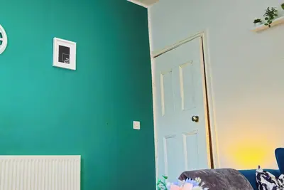 Image de Ivy Green House - Central, Wifi, Netflix, Sleeps 7 - Business and Family Friendly