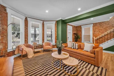 Image de 5 min to Downtown, King Suite, Pet Friendly