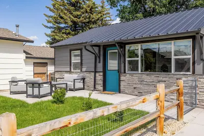 Image de Updated 2-bedroom home in Cody, Wy! Sleeps up to 6, with A/C