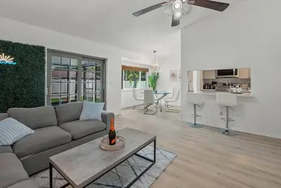 Modern & Beachy 3bd/2bth Largo Escape!