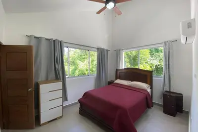 Image de Tropical Hideaway – Steps From The Beach