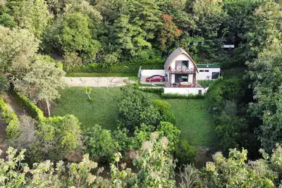 Image de Tropical Paradise, Deluxe Duplex Cabin nestled in the majesty of the mountains