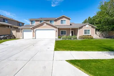 Image de Large Home, Yard & 3 Car Garage 4/3 - #1207