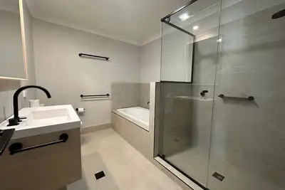 Image de Brand-new Entire Terrace Home