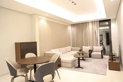 Image de Grand appartement neuf de 2 chambres avec vue sur Burj Khalifa