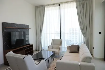 Image de Appartement serein à Dubaï avec piscine intérieure privée