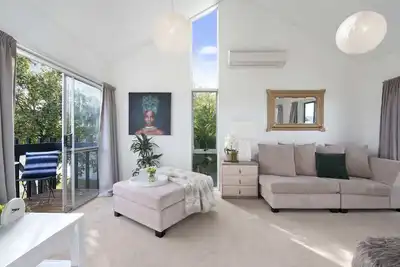 Image de Walk to the Lake & Town Centre