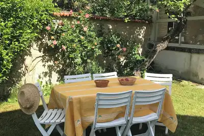 Image de Bourgogne : Maison Avec Jardin Et Belle Vue Sur La Campagne