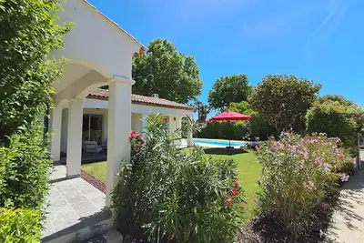Image de Belle villa au calme. jardin, piscine, jacuzzi, proche plages & sites touristiques.