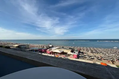 Image de Cn018 - Cesenatico, elegant four-room beachfront apartment with parking space