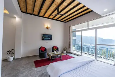 Image de Eagle Heights 4bhk Duplex Apartment in Kasauli by Homeyhuts