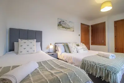 Image de Carloway House; Spacious 2 bed house, free parking.