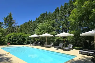 Image de Gîte de charme en Dordogne avec piscine et jardin