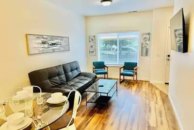 Image de Triplex Townhouse/6 Bd & 6 Baths/9TVs/sleeps17/9abc