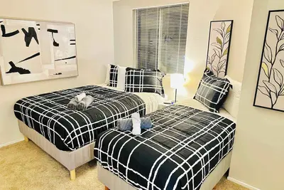 Image de 23 Minutes To Tesla/ 9 Beds