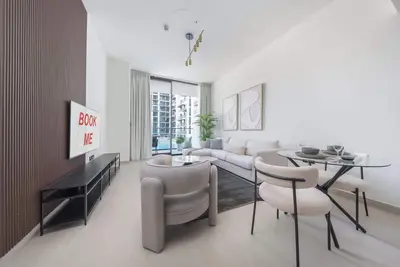 Image de StayShort - Modern Jvc Apartment Sleeps 4 with Pool View