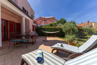 Image de Mary in Volme with Garden