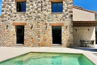 Image de Havre de paix contemporain à Mougins – Maison 4 suites - Piscine effet lagon