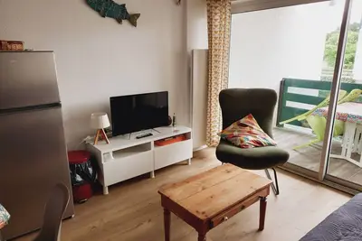 Image de Apparemment 50m de la plage et terrain de tennis