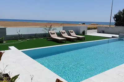 Image de Unic 4 bedrooms beach villa \nBig private pool \nJuccuzy \nBarrel sauna\nSea view