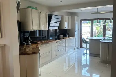 Image de Spacious Seaside home with hot tub sleeps 10