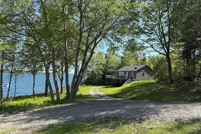 Image de Midcoast Maine beauty, enjoy waterfront 2-bedroom cottage on Muscongus bay.