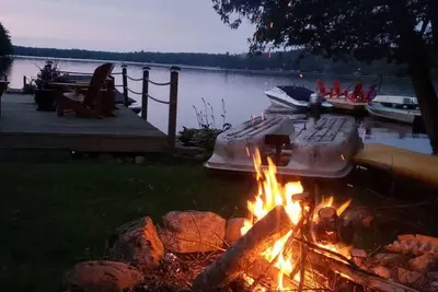 Image de 3br Waterfront Retreat with Woodstove & Sauna