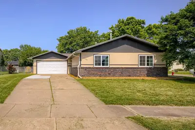 Image de Modern Makeover with 3 bedrooms on a cul-de-sac in Lincoln